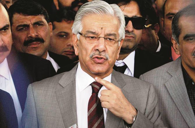 Khawaja Muhammad Asif under the defense of Pakistan addressing the media. (AP/PTI)